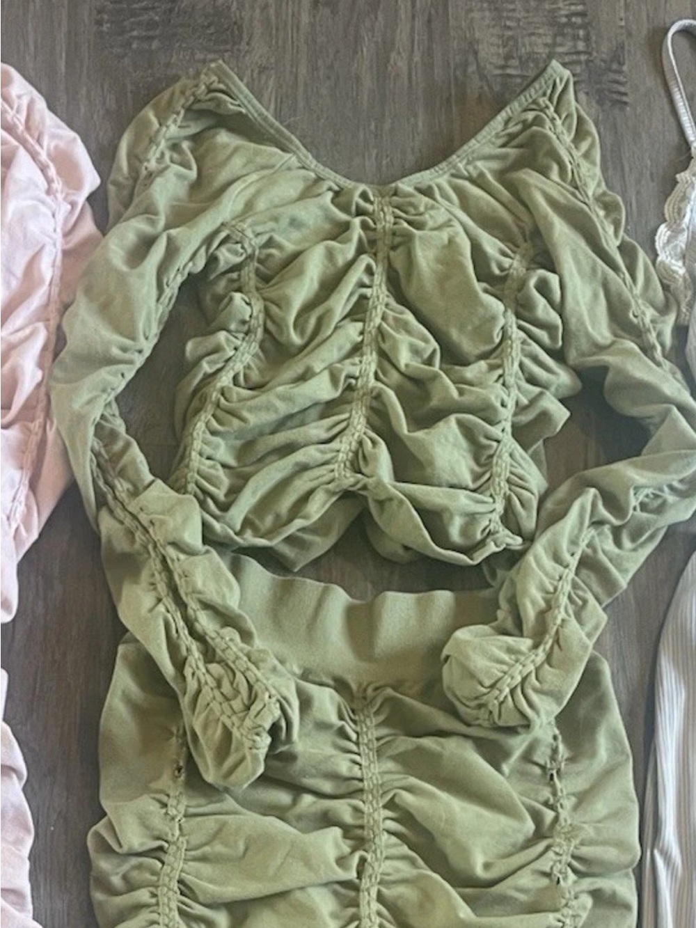 Fabletics Ruched Green Women’s Matching Set - Picture 2 of 2